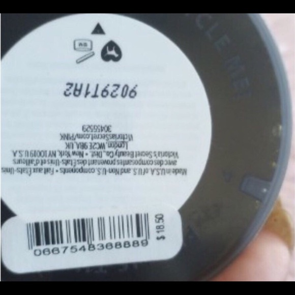 A Day Spa Deal. Worth 42.00. Detox Body Wash. 2 Face Masks and Detox Body Scrub - Picture 7 of 9